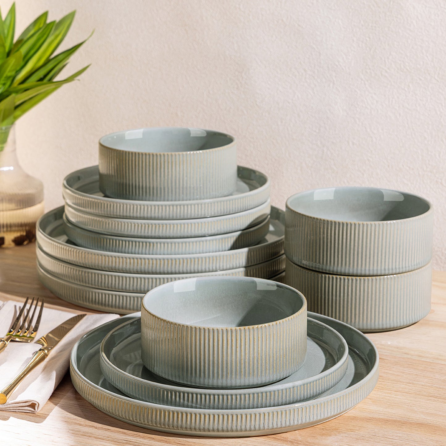 TheTerra Ceramic Dinnerware Sets for 6, 18 Pieces Porcelain Lightweight Speckled Plates and Bowls Sets, Scratch Resistant Dish Set, Oven & Microwave & Dishwasher Safe