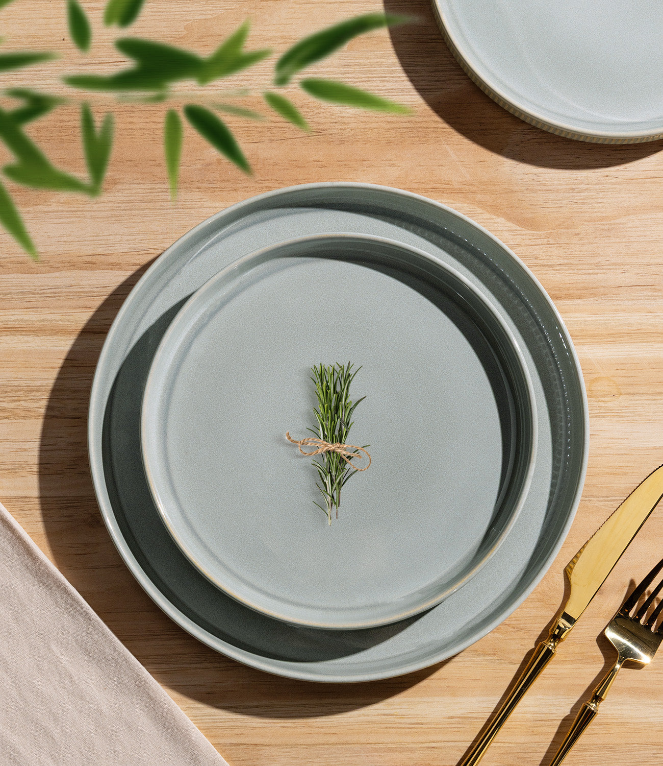 TheTerra Ceramic Dinnerware Sets for 6, 18 Pieces Porcelain Lightweight Speckled Plates and Bowls Sets, Scratch Resistant Dish Set, Oven & Microwave & Dishwasher Safe
